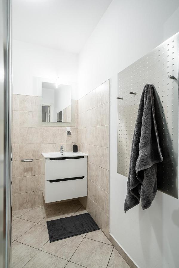 Solny Square Aparthotel Wroclaw Exterior photo